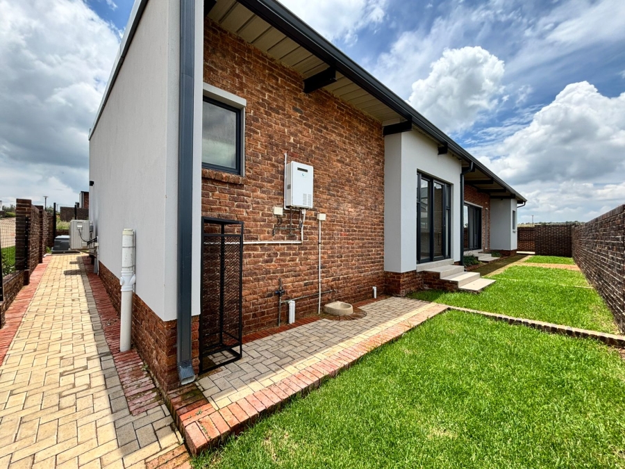 To Let 3 Bedroom Property for Rent in Helderzicht Eco Estate North West